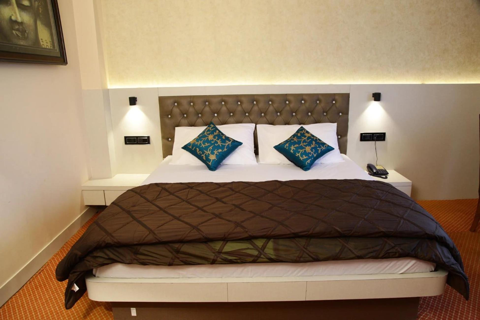 Aangan Regency Hotell Shimla Exteriör bild